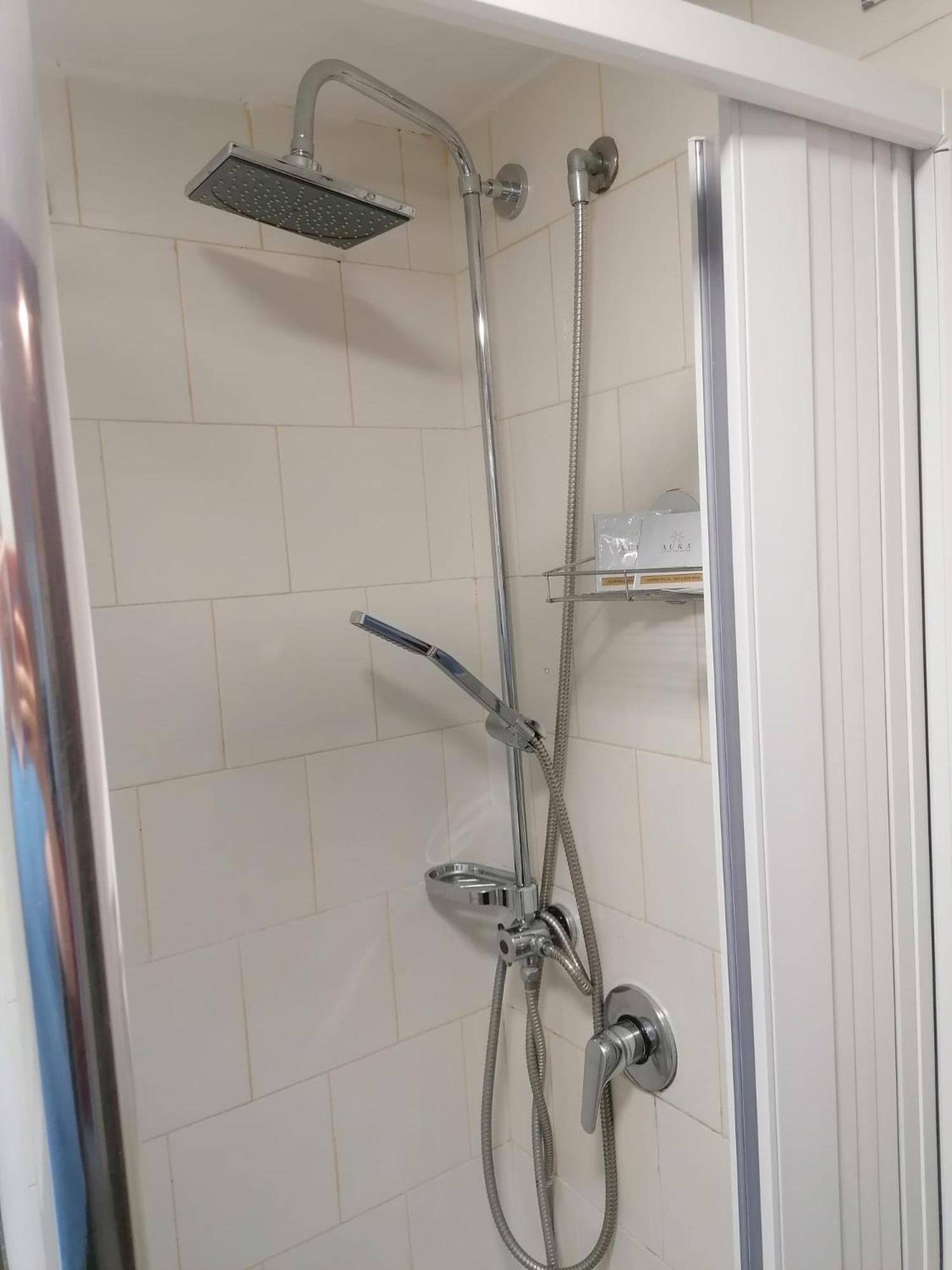 Metropolitan Station Room Lift Наполи Екстериор снимка